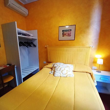 Hotel Tourist House Florence Room photo